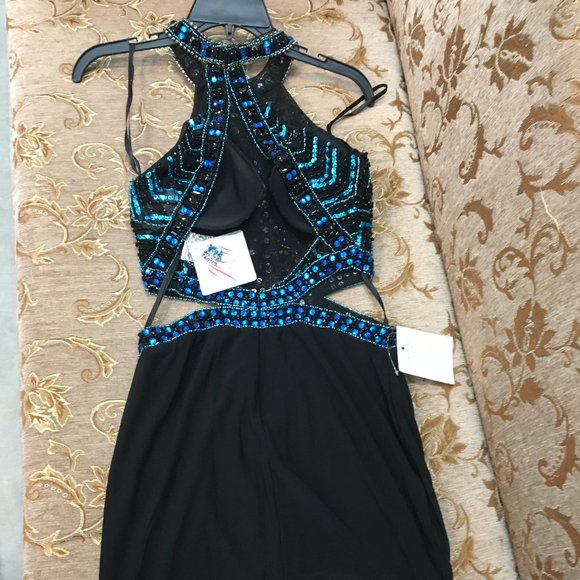 Side Cut-outs, Backless, Blingy Sexy Cruise Dress - Picture 5 of 13